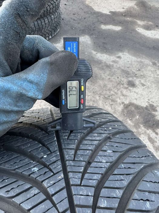 Всесезонні шини Goodyear 215/50 R17