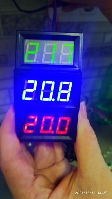 електронный градусник LED разные цвета