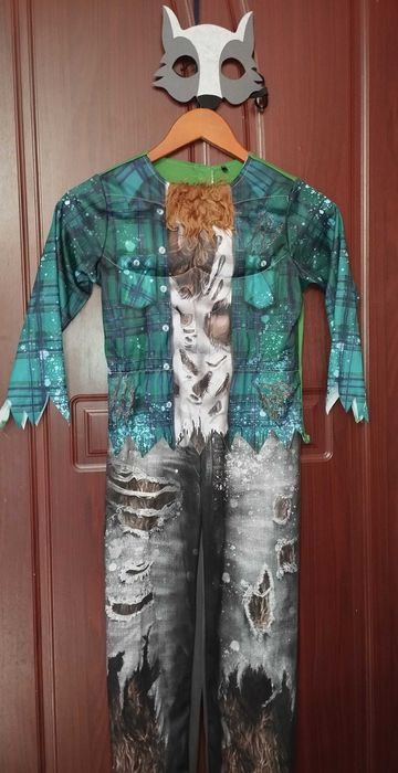 Костюм Хелловін вовкулакаперевертень об'ємні м'язи  7-8 р +маскою