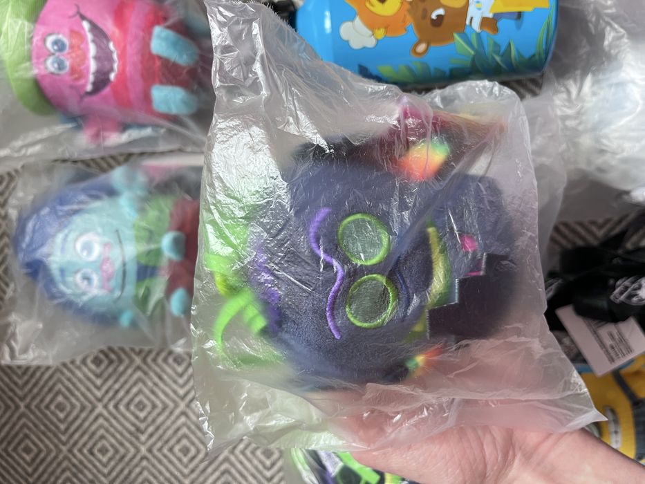 Maskotki Trolle, butelka na wodę, notes, smycz