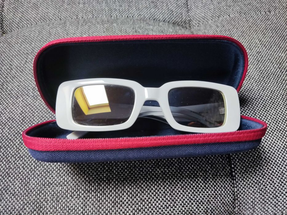 Okulary przeciwsłoneczne marki Tommy Hilfiger