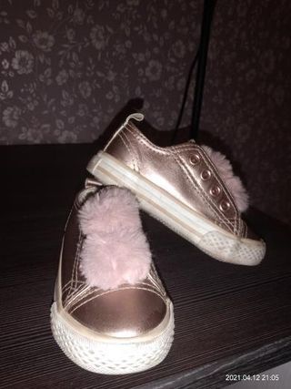Кеди на дівчинку