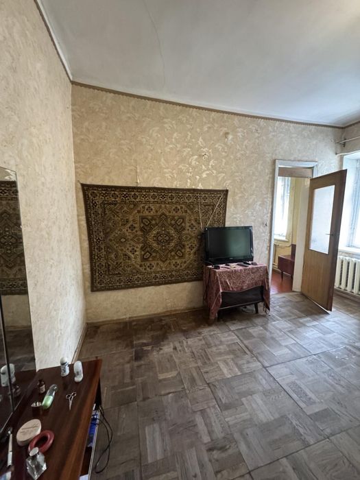 Продам 2-к квартиру з АГВ та горищем на Б. Хмельницького(3-167-859)