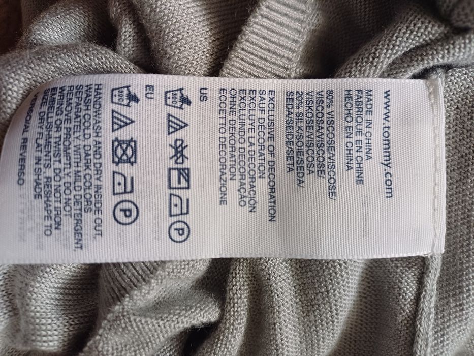 Sweterek Hilfiger z motylem wiskoza I jedwab