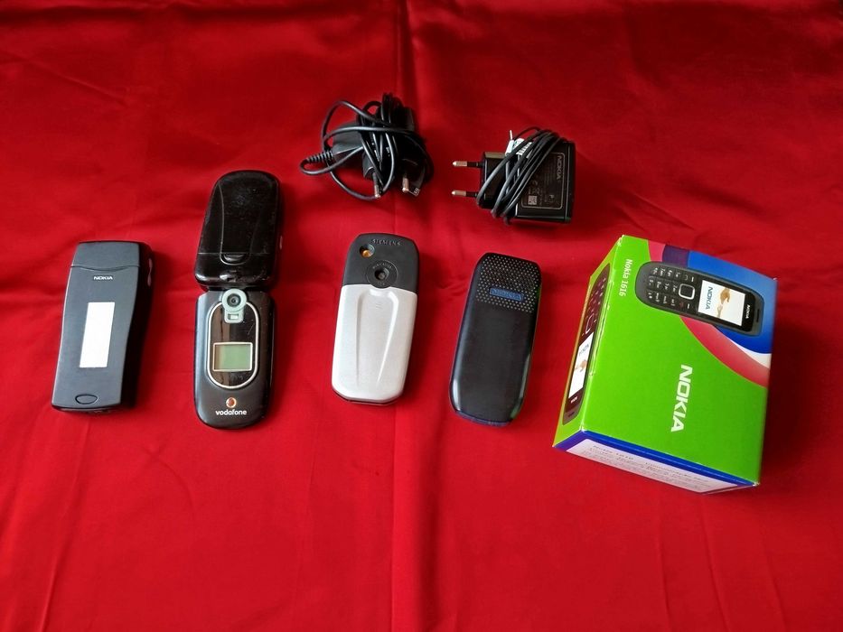 Conjunto de 4 telemóveis para coleção ou peças