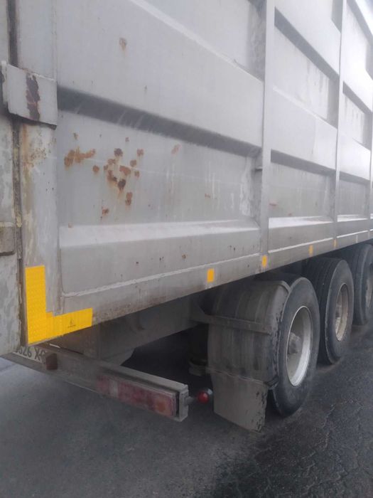 Тягач з напівпричепом DAF CF-85
