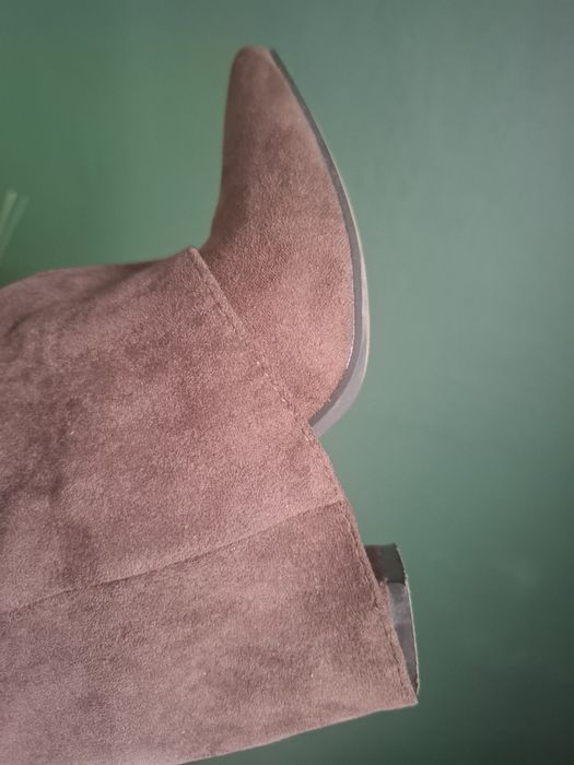 Zamszowe kozaki w kolorze czekoladowym