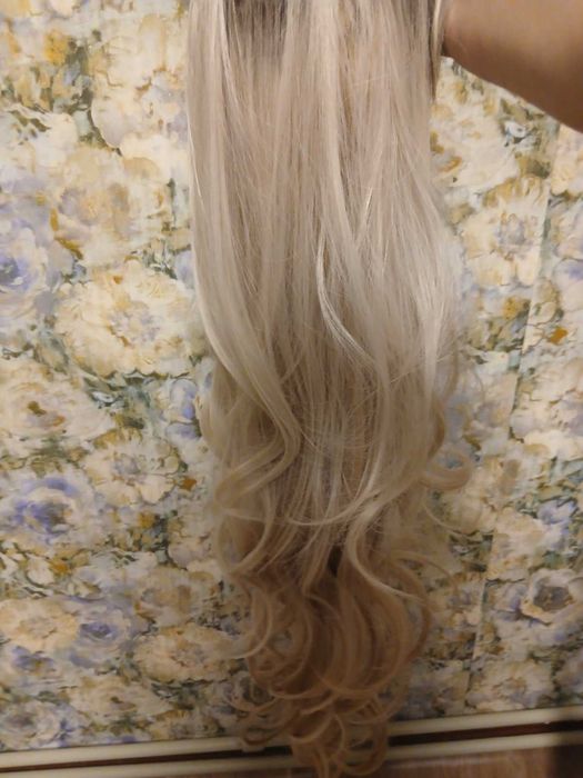 Продам парик блонд 60 см очень красивый