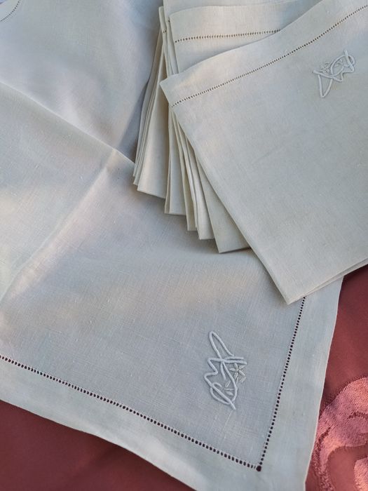 Guardanapos em linho  bordados