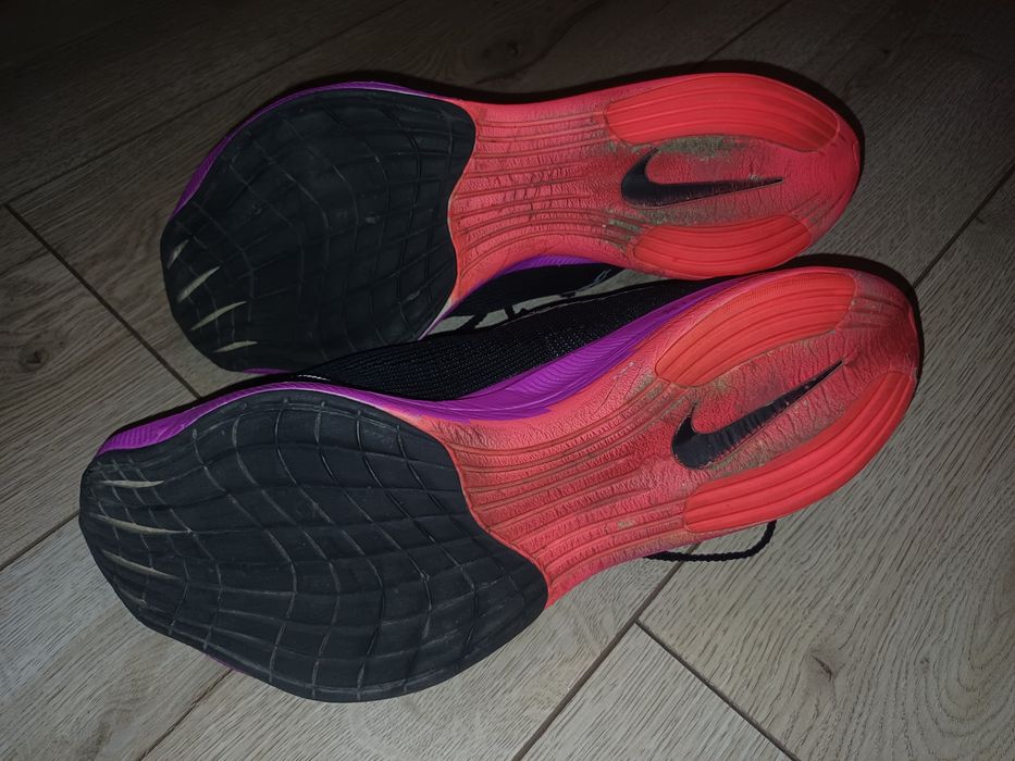 Продам кросівки чоловічі для бігу найк Nike 43
