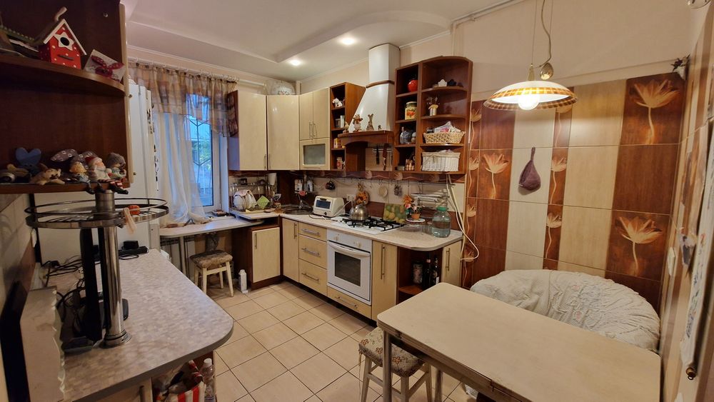 Вул. Лисичанська 35/4. Метро Палац Україна, Деміївська. Продамо 2к квартиру