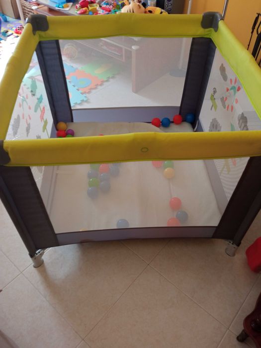 Parque infantil, cama de viagem quadrado