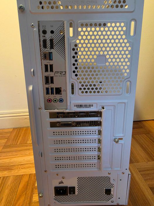 PC Gaming Ryzen 5 8500G + GTX 1080 8GB + 32GB DDR5 + 1TB NVMe