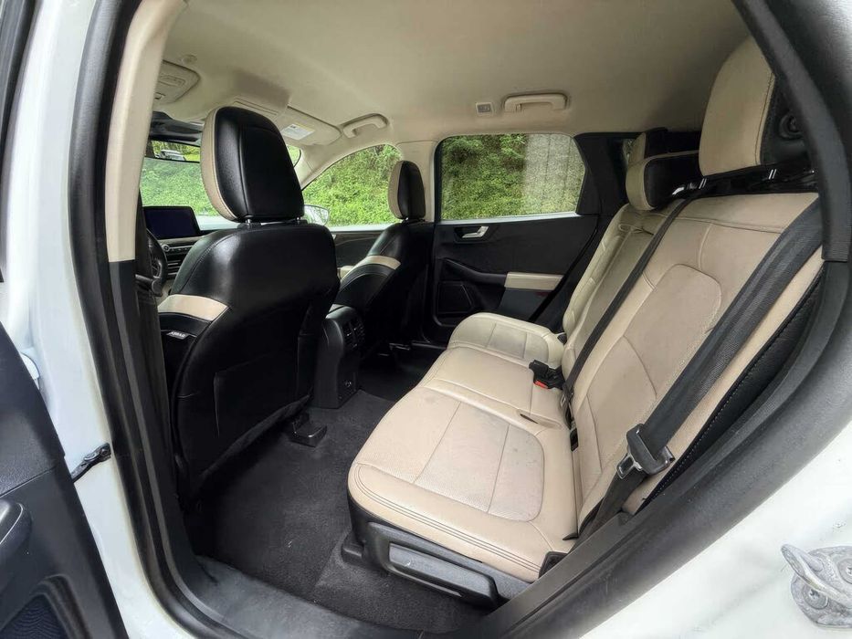 Ford Escape Titanium      2022