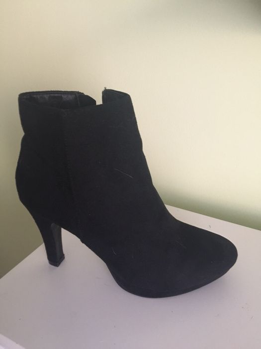 Botas Novas com Etiqueta