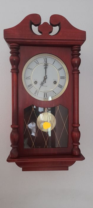 Relógio de parede vintage, produzido entre as décadas de 1970–1980