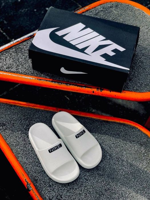 Женские шлепанцы Nike шлепанцы найк белые шльопки удобные шльопанцы уличные женские найк слансы пляжная обувь