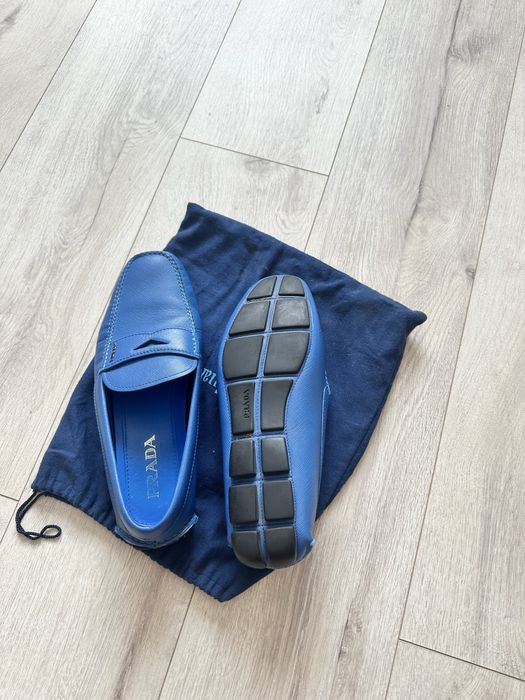 Це чоловічі лофери Prada з сап'янової шкіри (Saffiano leather)