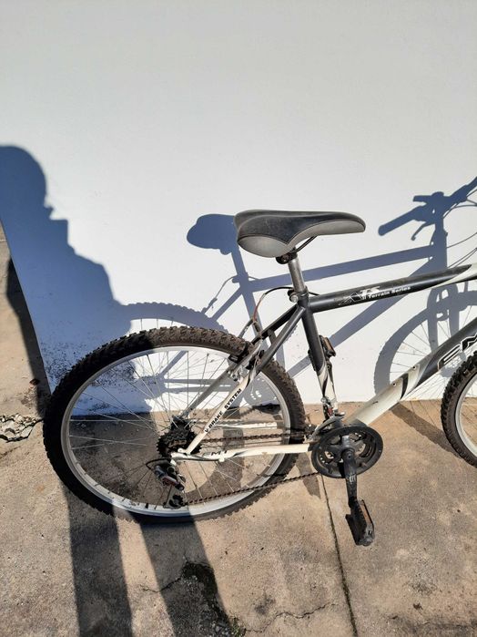 Bicicleta EMT Terrain Series