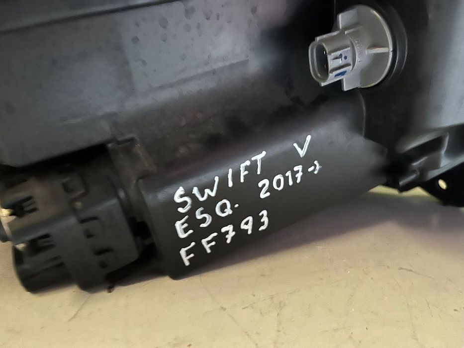 Suzuki Swift V FAROL ESQUERDO - FF793