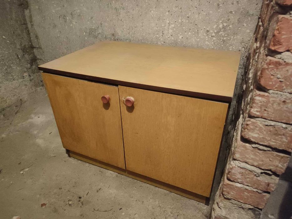 Solidna szafa do piwnicy lub garażu