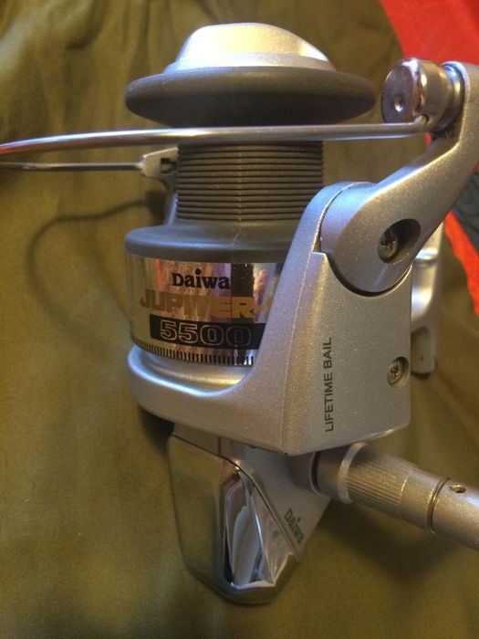 Cana de pesca Stream Surf e carreto Daiwa jupiter 5500 (mar)