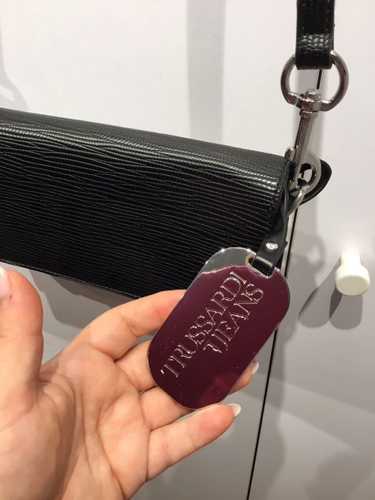 Torebka damska Trussardi Jeans nowa czarna elegancka pasek na ramię