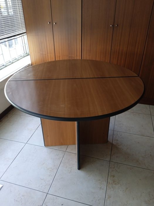 Mesas de reuniões redondas