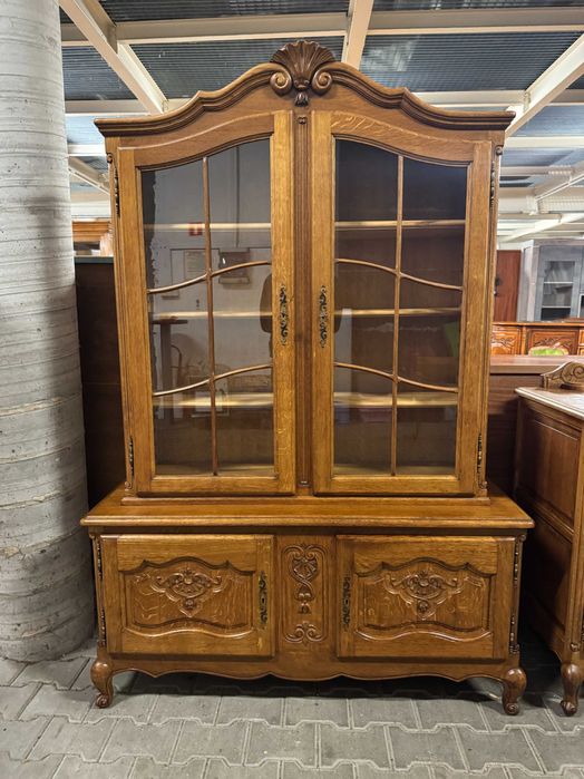 Witryna dębowa w stylu Ludwik witryna drewniana