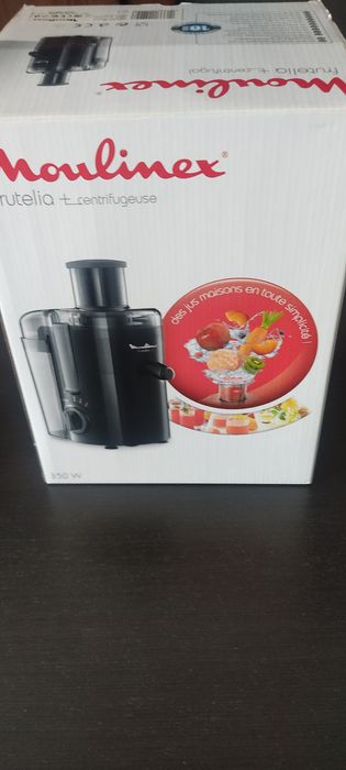 Máquina de fazer sumos da Moulinex.