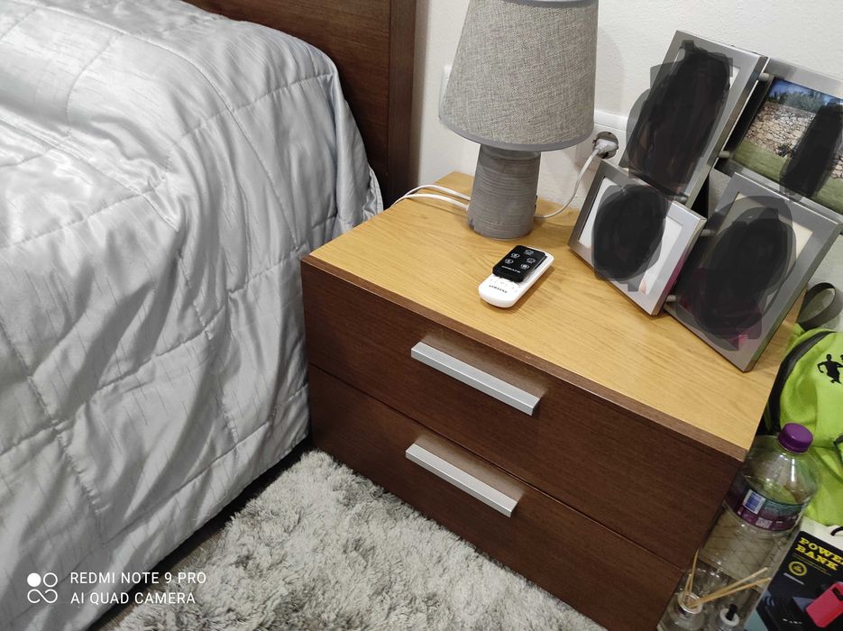 Mobília em madeira maciça deita por carpinteiro