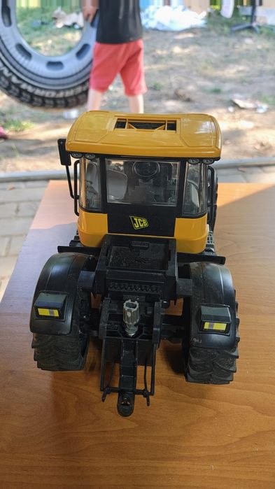 Bruder traktor jcb