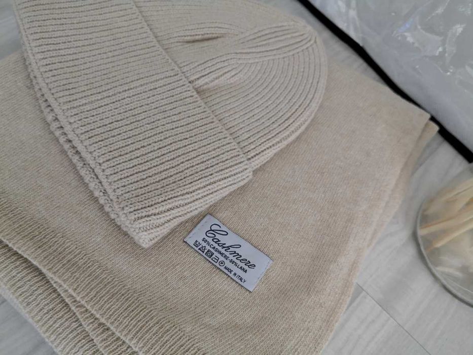 Beżowy kaszmirowy komplet czapka i szalik