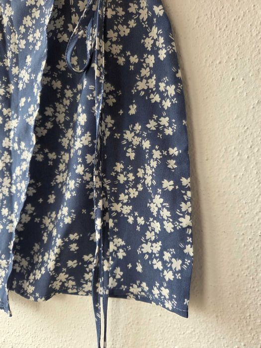 Saia com flores da Shein, tamanho petite XS