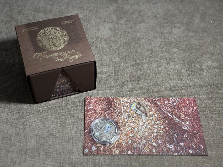 Пльонтанізм (Іван Марчук) у футлярі (с) та у сувенірному пакованні (н)