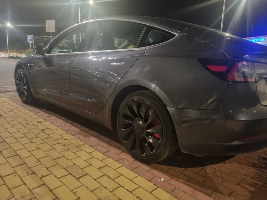 Tesla model 3 performance