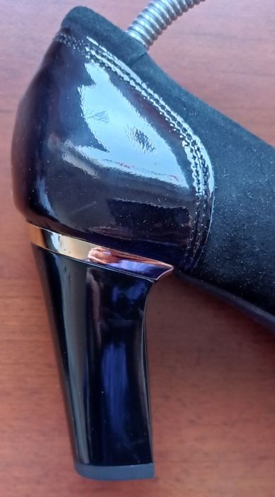 Eleganckie czółenka Pitillos 40