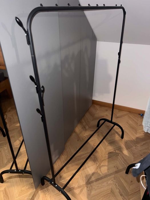 Wieszak na ubrania stojący