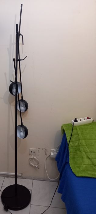 Candeeiro pe três braços 1,60cm Led