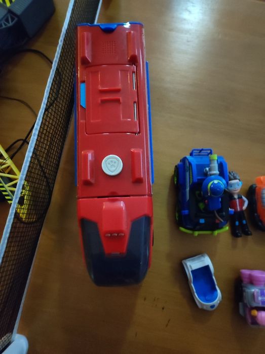 Patrulha Pata: carros, computador e autocarro