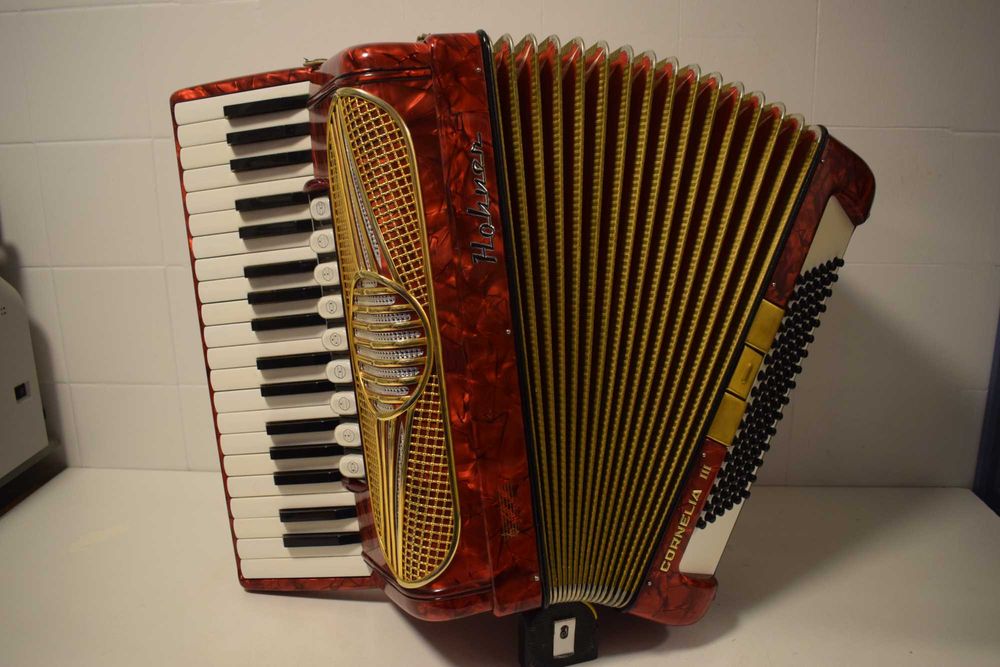 Hohner Cornelia 3 Voz 96 Baixos. N 254