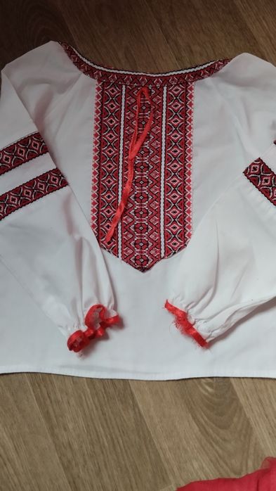 Вишиванка зі  спідничкою. Костюм. Обруч у подарунок.