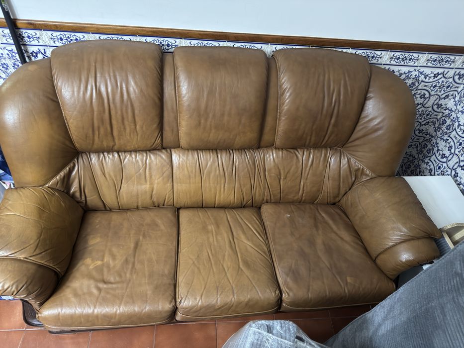 Sofa Antigo em couro