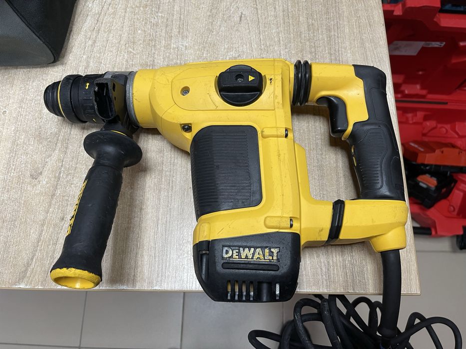 Dewalt D25430 / SDS+ відбійний молоток Девольт