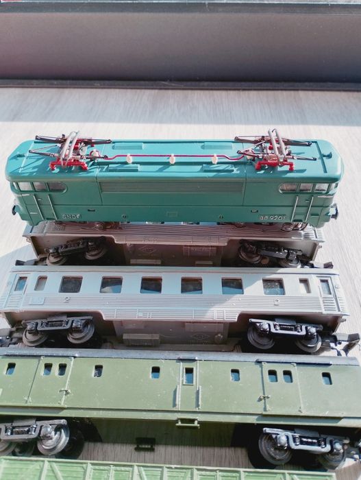 Conjunto comboio passageiros, carga e obras H0 1:86