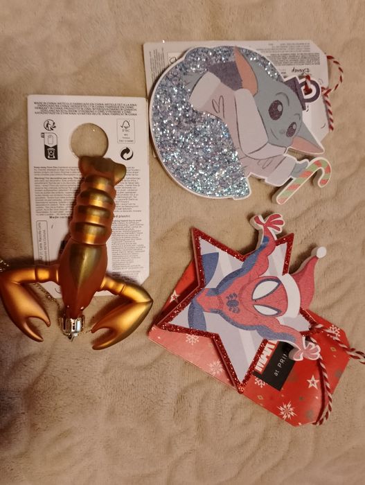 Лоти іграшок на ялинку