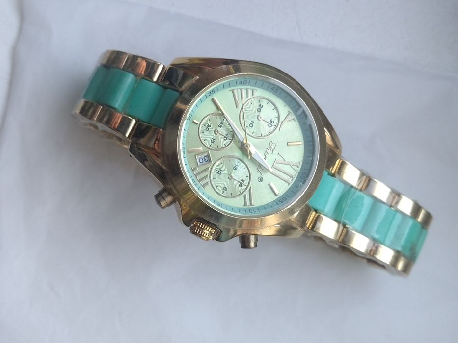 Жіночий годинник