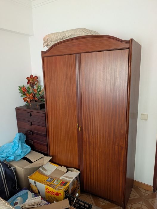 Quarto de solteiro em madeira maciça