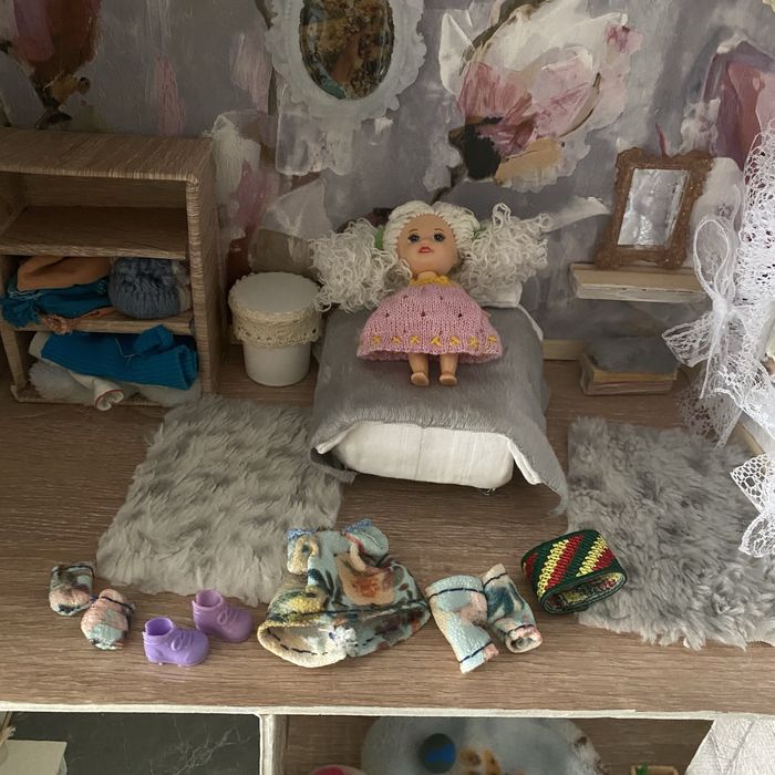 Будиночок для ляльок, з лялечками