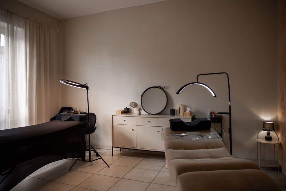 Wynajmę gabinet / stanowisko do stylizacji rzęs / manicure / pedicure BLISKO PKP LEGIONOWO
